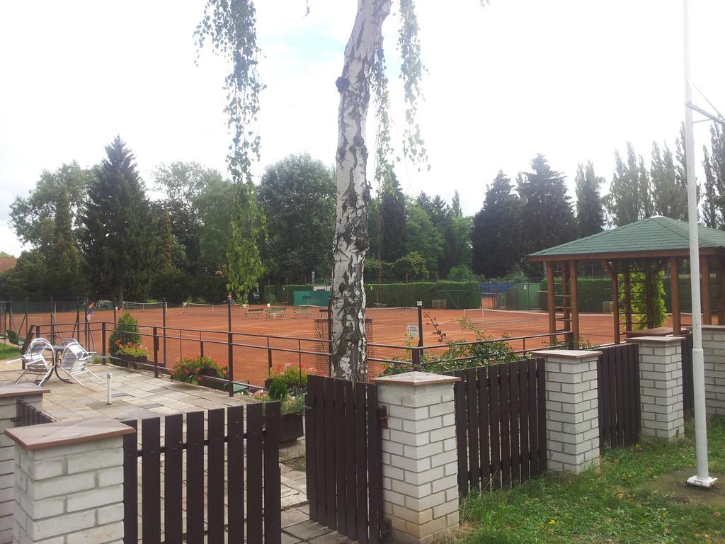 Penzion Tenis Podebrady Luaran gambar