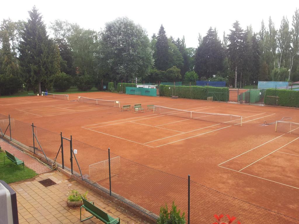 Penzion Tenis Podebrady Luaran gambar