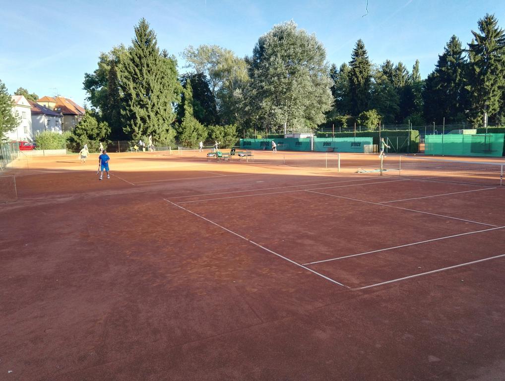 Penzion Tenis Podebrady Luaran gambar
