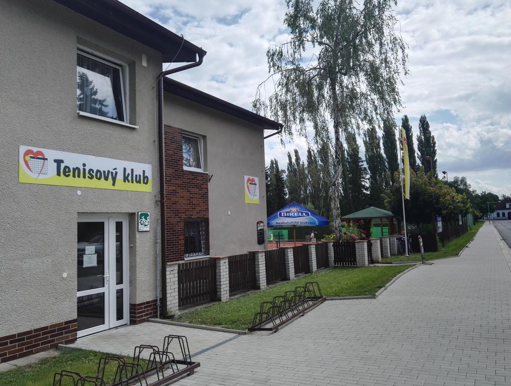Penzion Tenis Podebrady Luaran gambar